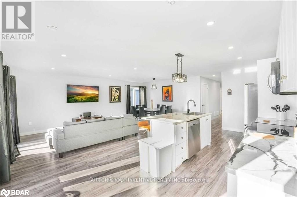 52 Marilyn Avenue S, Wasaga Beach, Ontario  L9Z 2Y1 - Photo 15 - S12032036