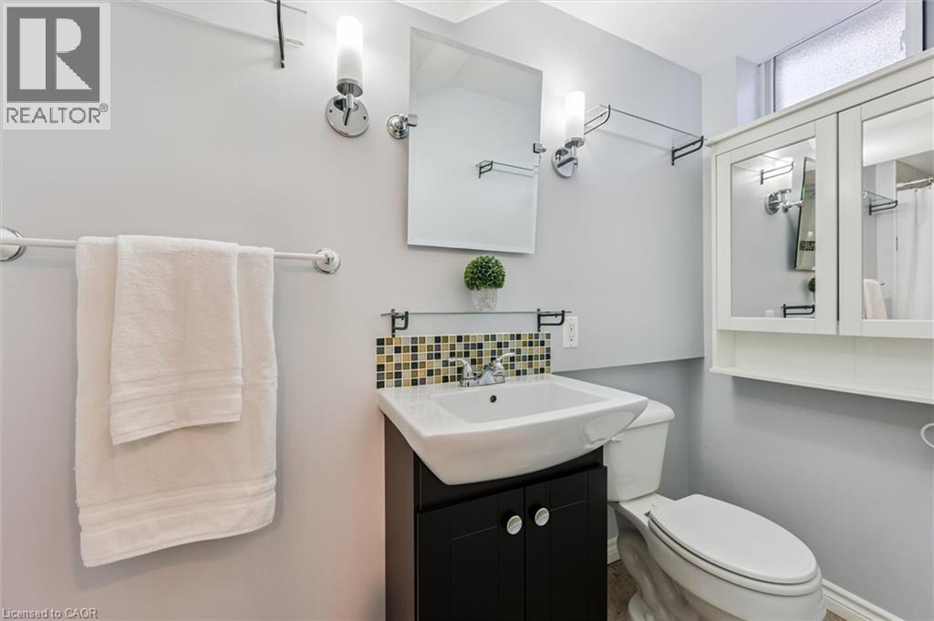 204 Cedarbrae Avenue, Waterloo, Ontario  N2L 4S5 - Photo 31 - 40805661