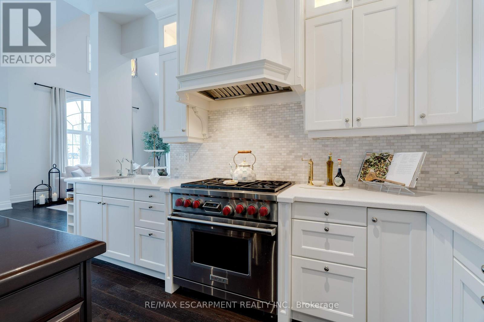 4 Holdroyd Court, Halton Hills, Ontario  L7G 0E8 - Photo 11 - W12798106