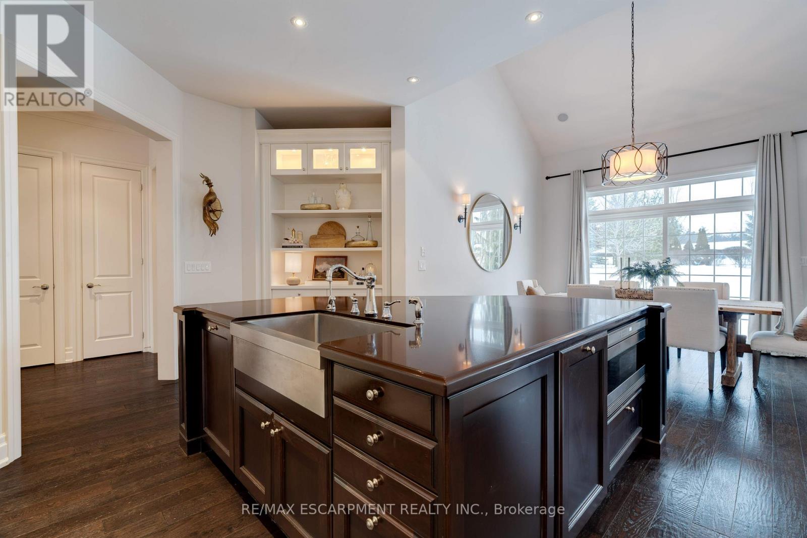 4 Holdroyd Court, Halton Hills, Ontario  L7G 0E8 - Photo 12 - W12798106