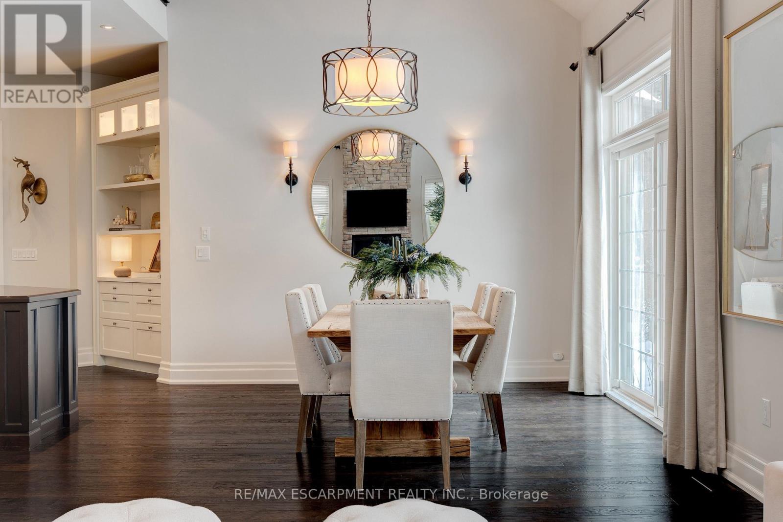 4 Holdroyd Court, Halton Hills, Ontario  L7G 0E8 - Photo 15 - W12798106