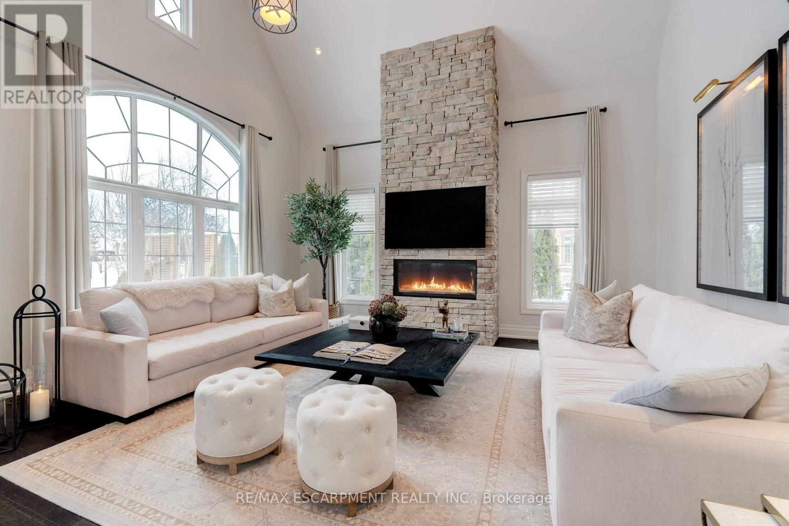 4 Holdroyd Court, Halton Hills, Ontario  L7G 0E8 - Photo 16 - W12798106