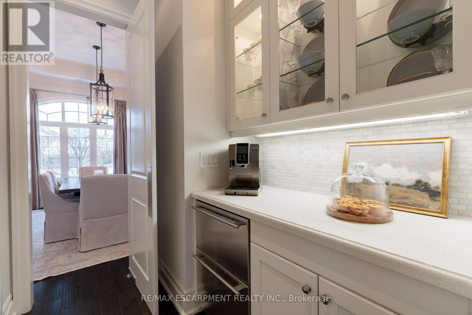 4 Holdroyd Court, Halton Hills, Ontario  L7G 0E8 - Photo 18 - W12798106