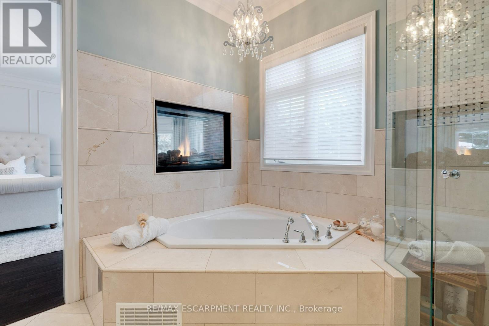 4 Holdroyd Court, Halton Hills, Ontario  L7G 0E8 - Photo 24 - W12798106