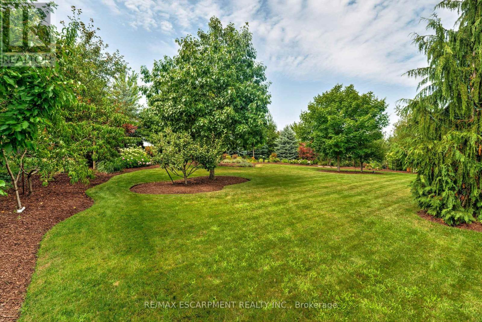 4 Holdroyd Court, Halton Hills, Ontario  L7G 0E8 - Photo 38 - W12798106