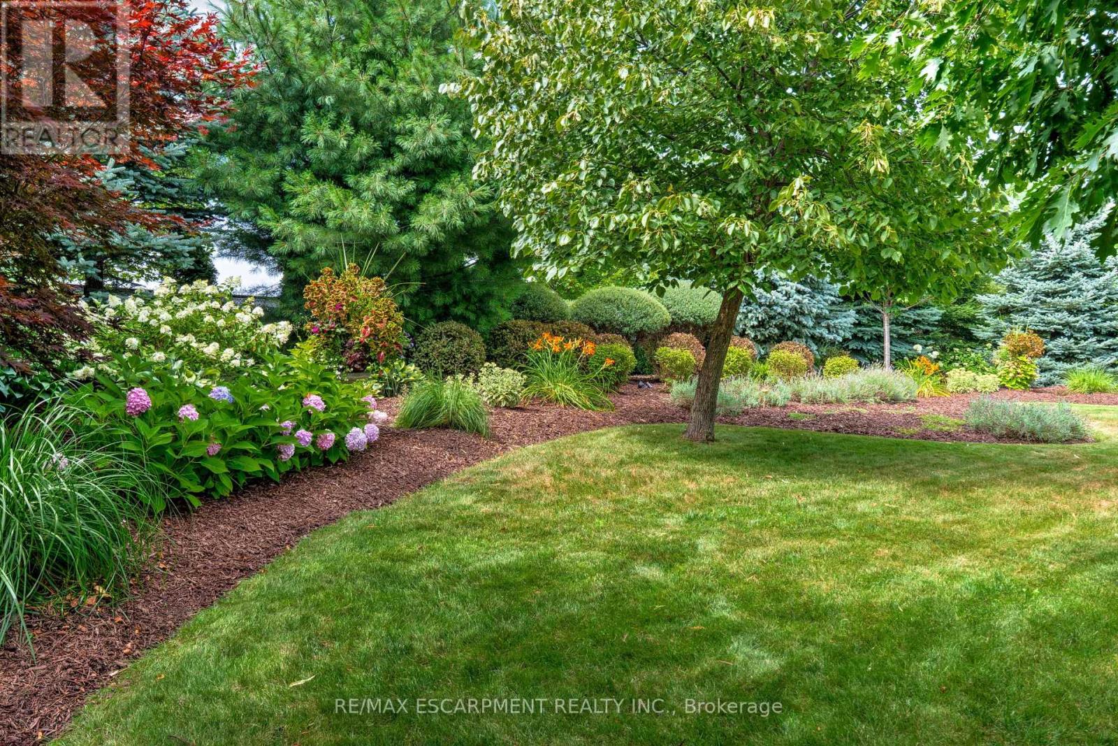 4 Holdroyd Court, Halton Hills, Ontario  L7G 0E8 - Photo 39 - W12798106