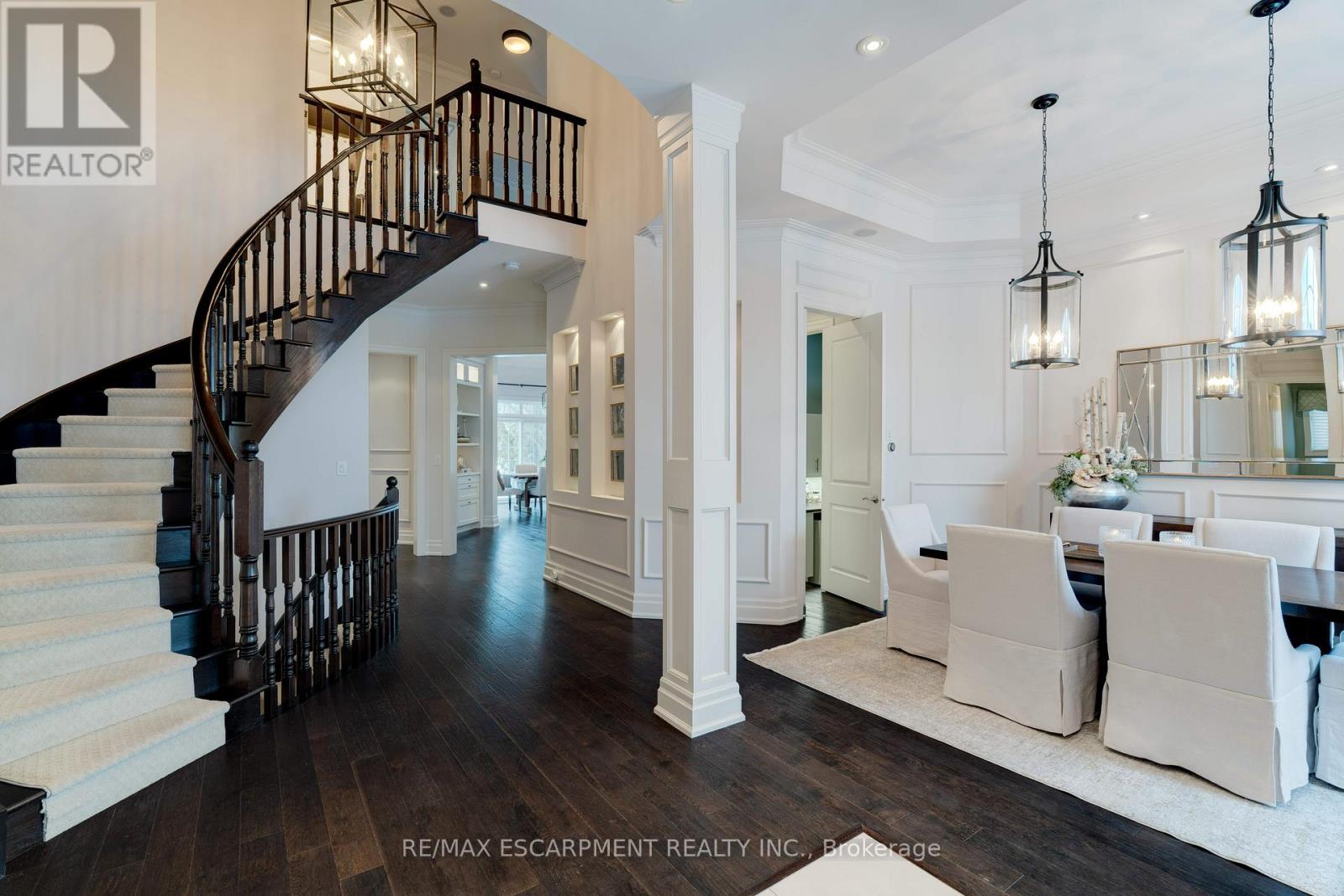 4 Holdroyd Court, Halton Hills, Ontario  L7G 0E8 - Photo 6 - W12798106