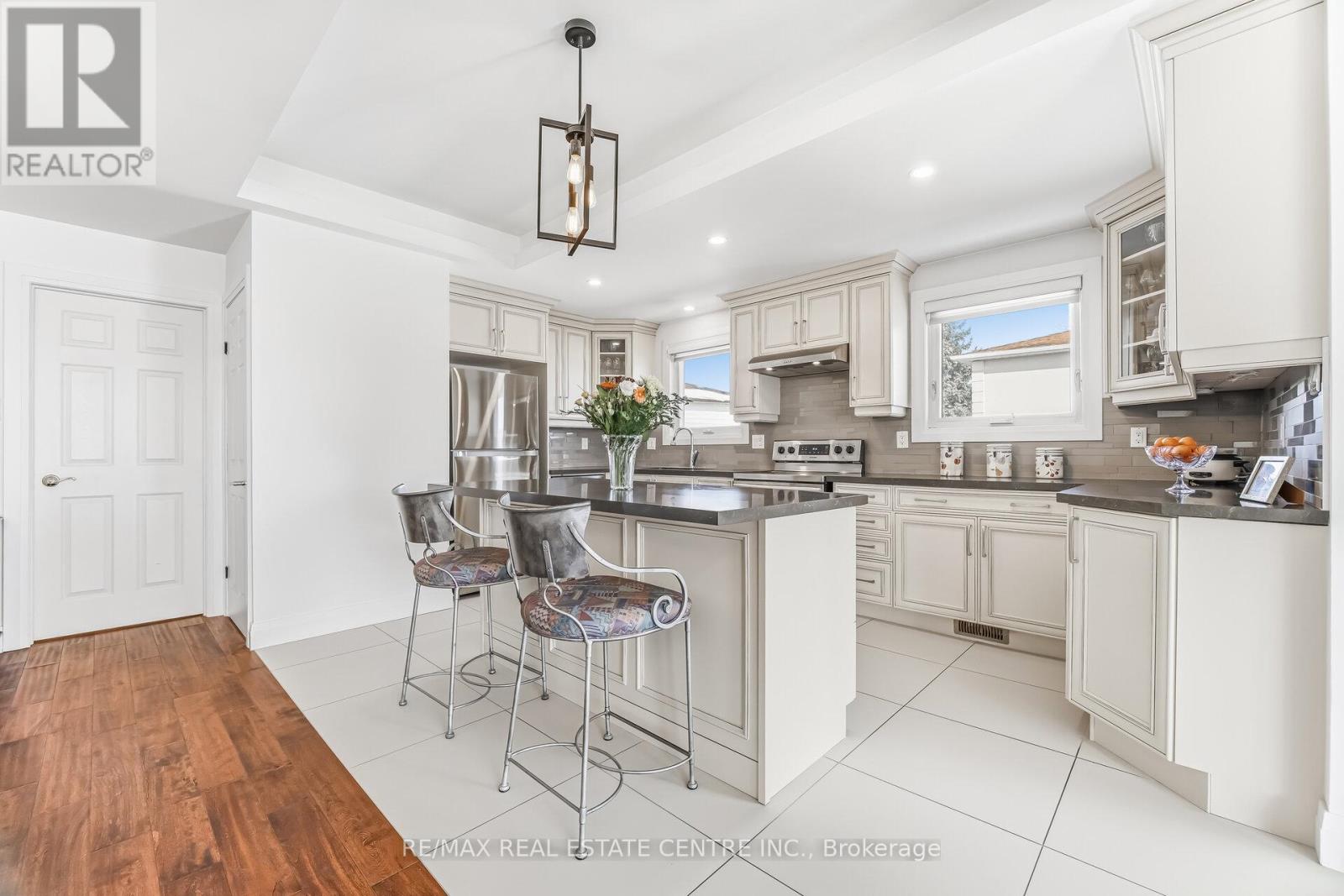 3392 Homark Drive, Mississauga, Ontario  L4Y 2K7 - Photo 11 - W12798174