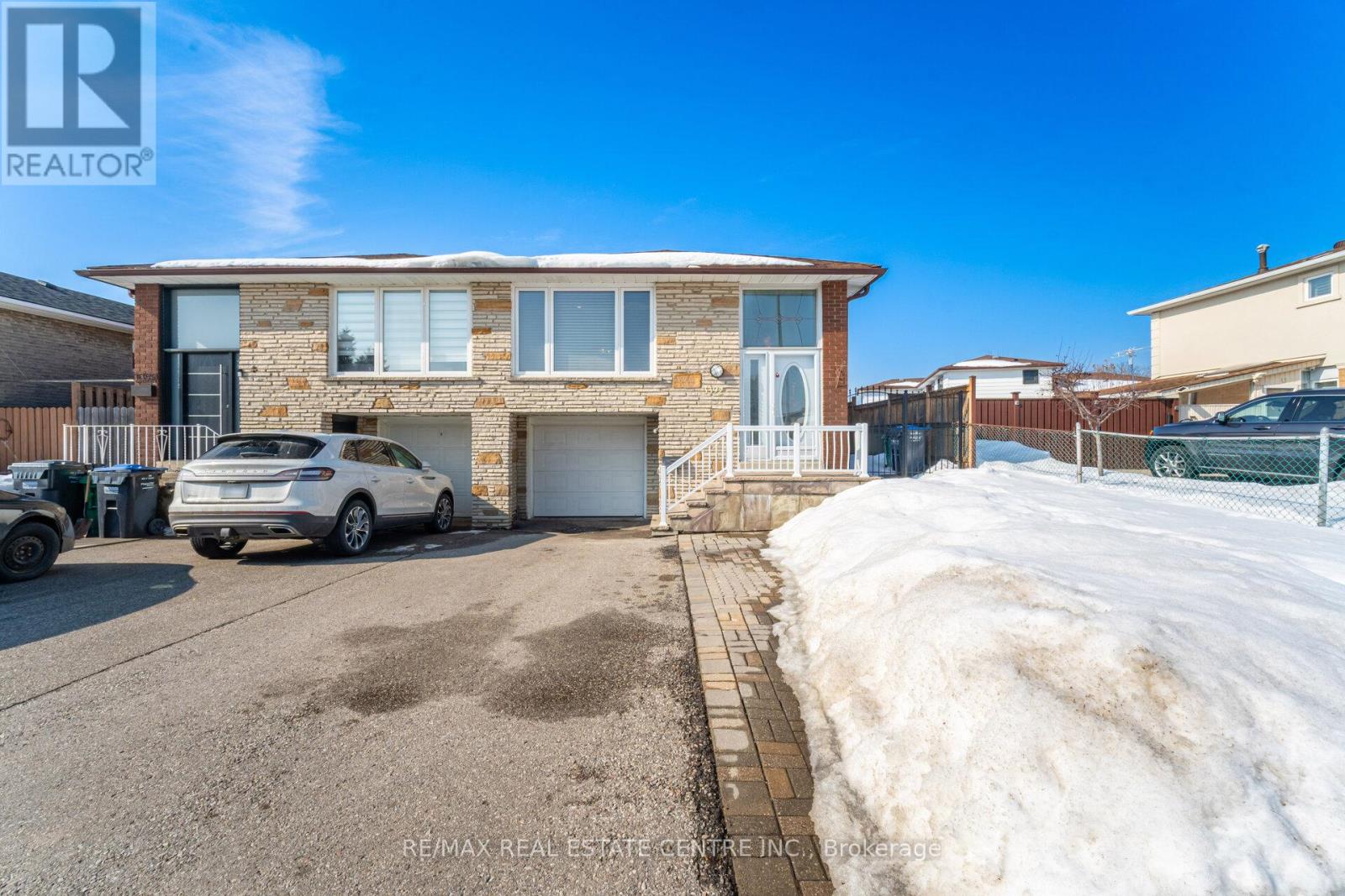 3392 Homark Drive, Mississauga, Ontario  L4Y 2K7 - Photo 2 - W12798174