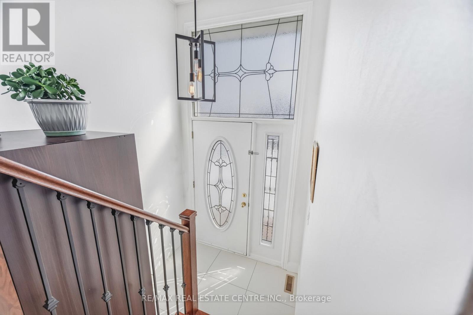 3392 Homark Drive, Mississauga, Ontario  L4Y 2K7 - Photo 3 - W12798174