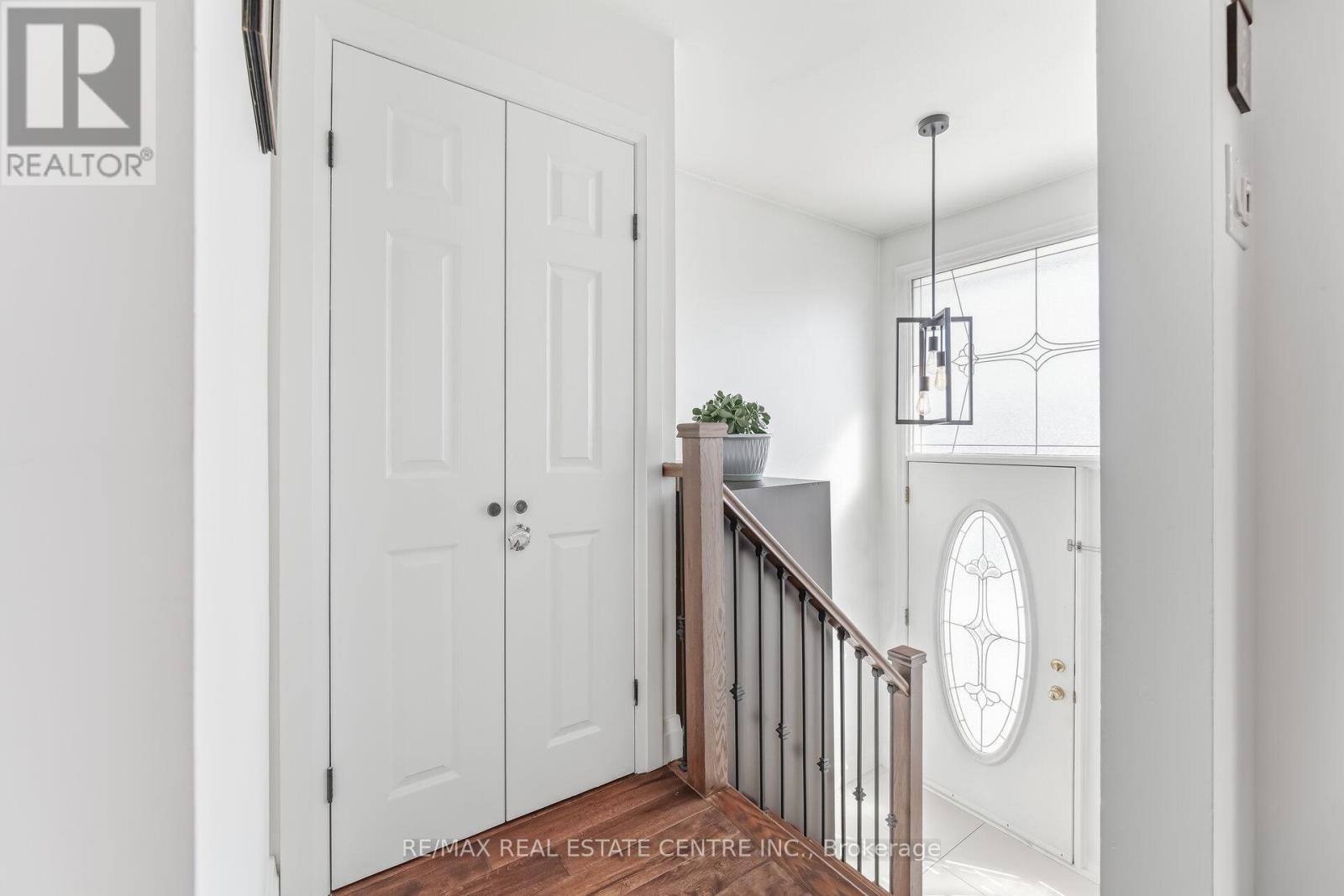 3392 Homark Drive, Mississauga, Ontario  L4Y 2K7 - Photo 4 - W12798174