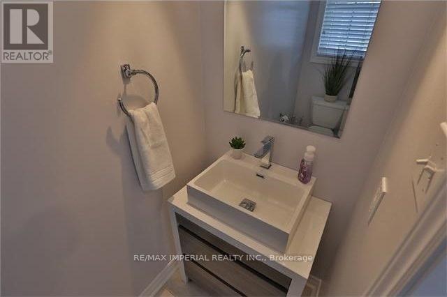 344 Riverstone Drive, Oakville, Ontario  L6H 7M3 - Photo 12 - W12798194