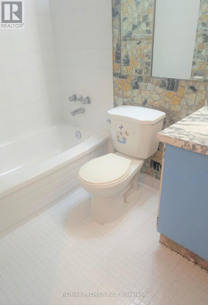 1004 - 4 Lisa Street, Brampton, Ontario  L6T 4B6 - Photo 5 - W12798198