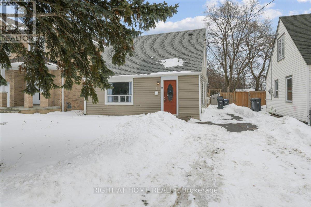 7 Eastern Avenue, Brampton, Ontario  L6W 1X5 - Photo 1 - W12798258