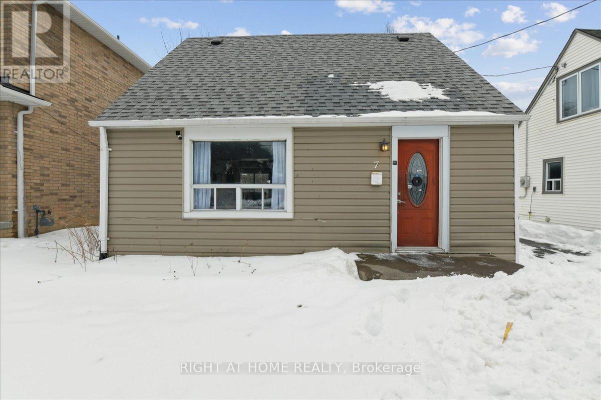 7 Eastern Avenue, Brampton, Ontario  L6W 1X5 - Photo 3 - W12798258