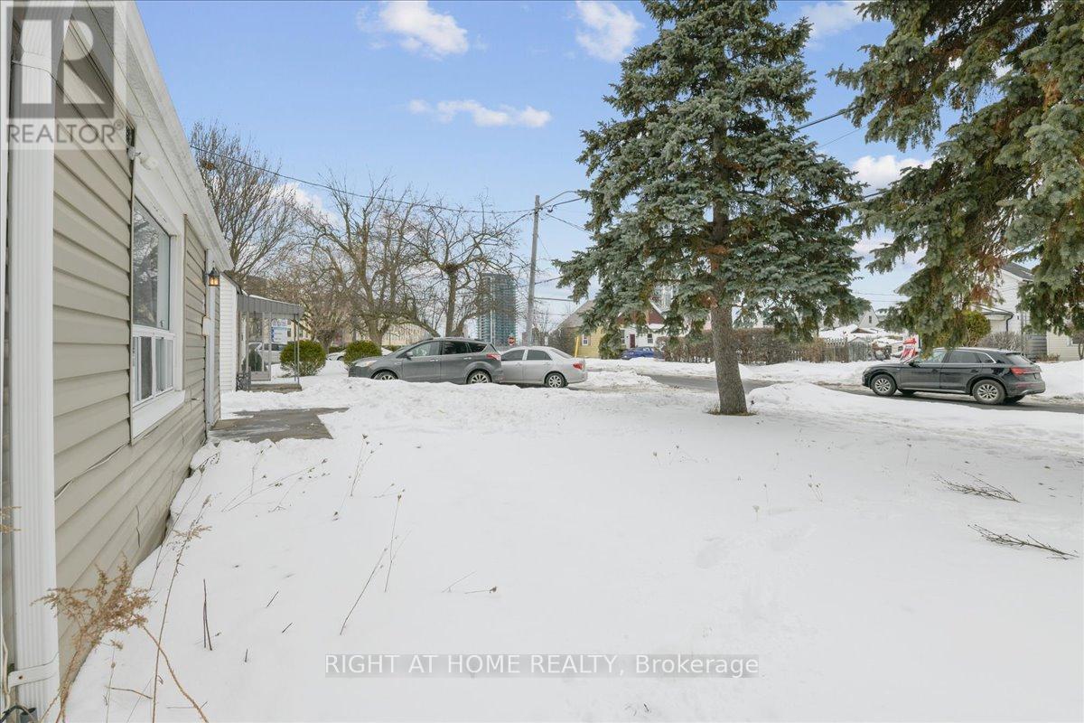 7 Eastern Avenue, Brampton, Ontario  L6W 1X5 - Photo 38 - W12798258