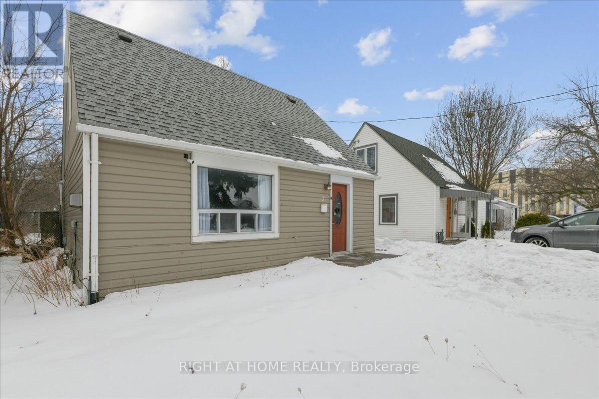 7 Eastern Avenue, Brampton, Ontario  L6W 1X5 - Photo 4 - W12798258