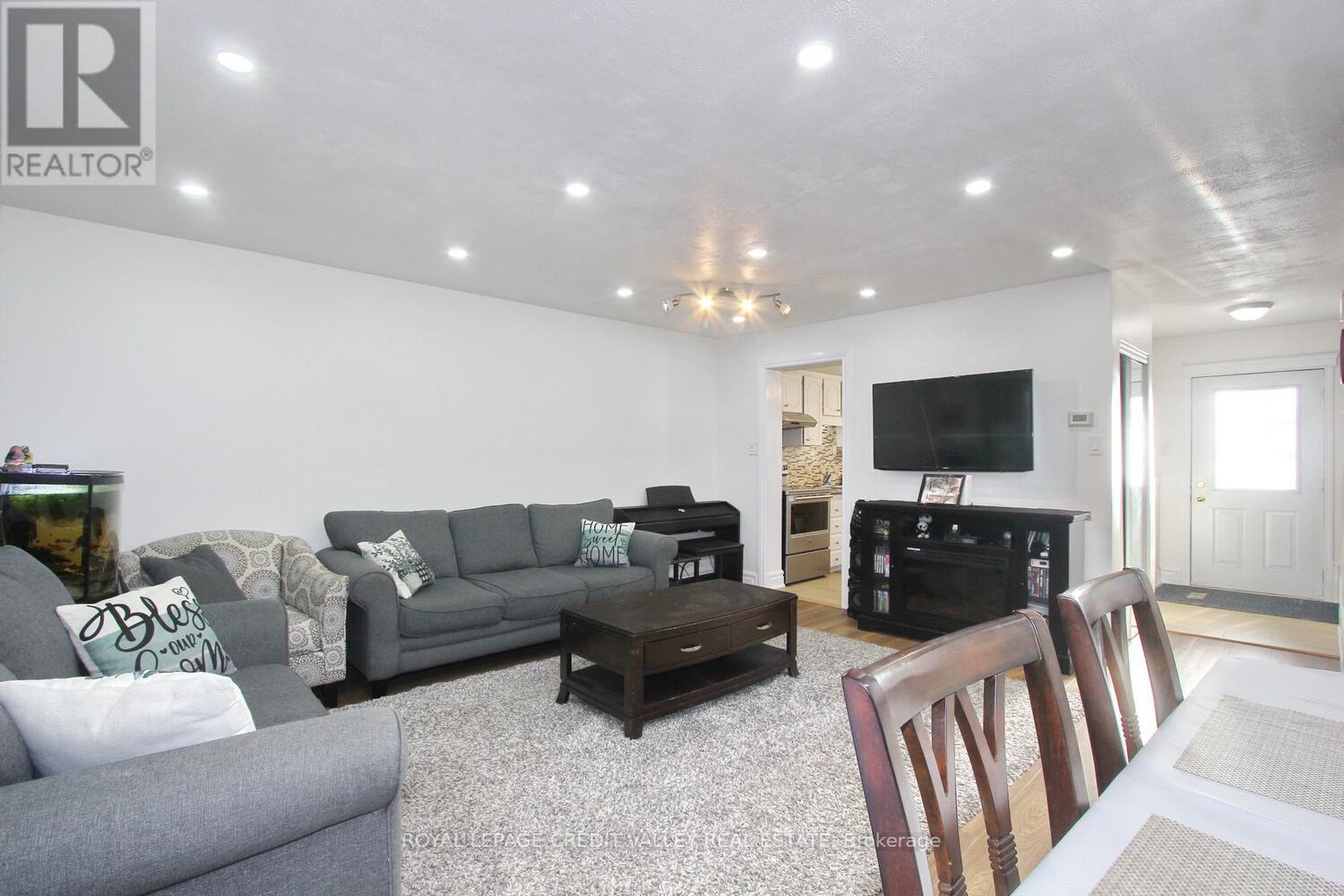 36 - 45 Hansen Road, Brampton, Ontario L6V 3C5 - Photo 15 - W12798340