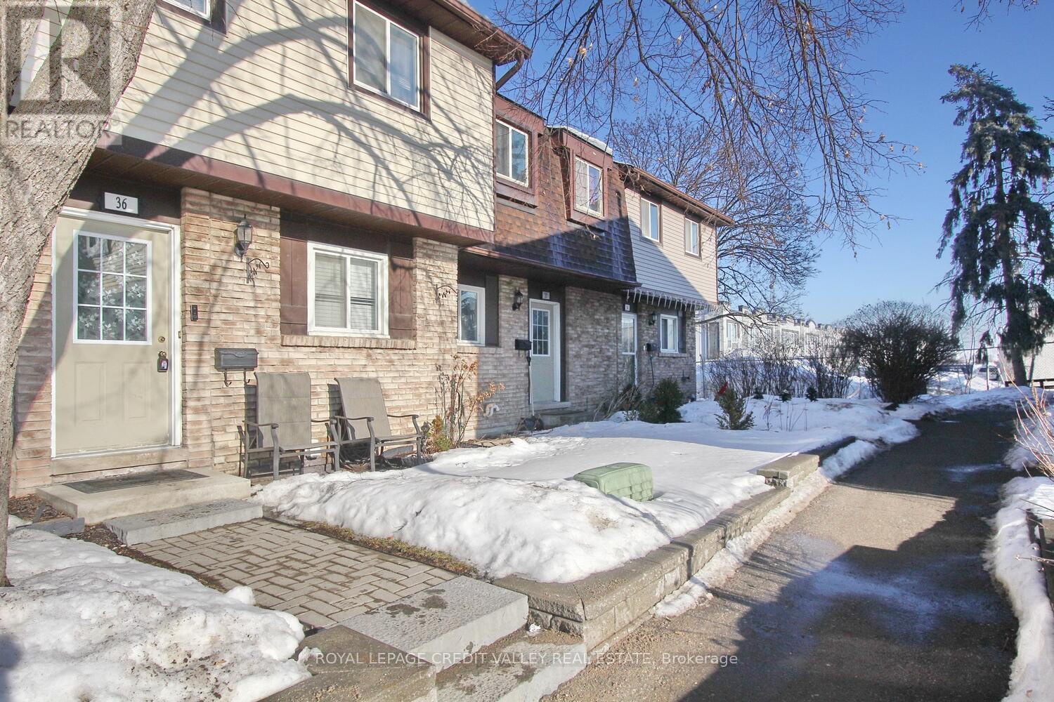 36 - 45 Hansen Road, Brampton, Ontario L6V 3C5 - Photo 2 - W12798340