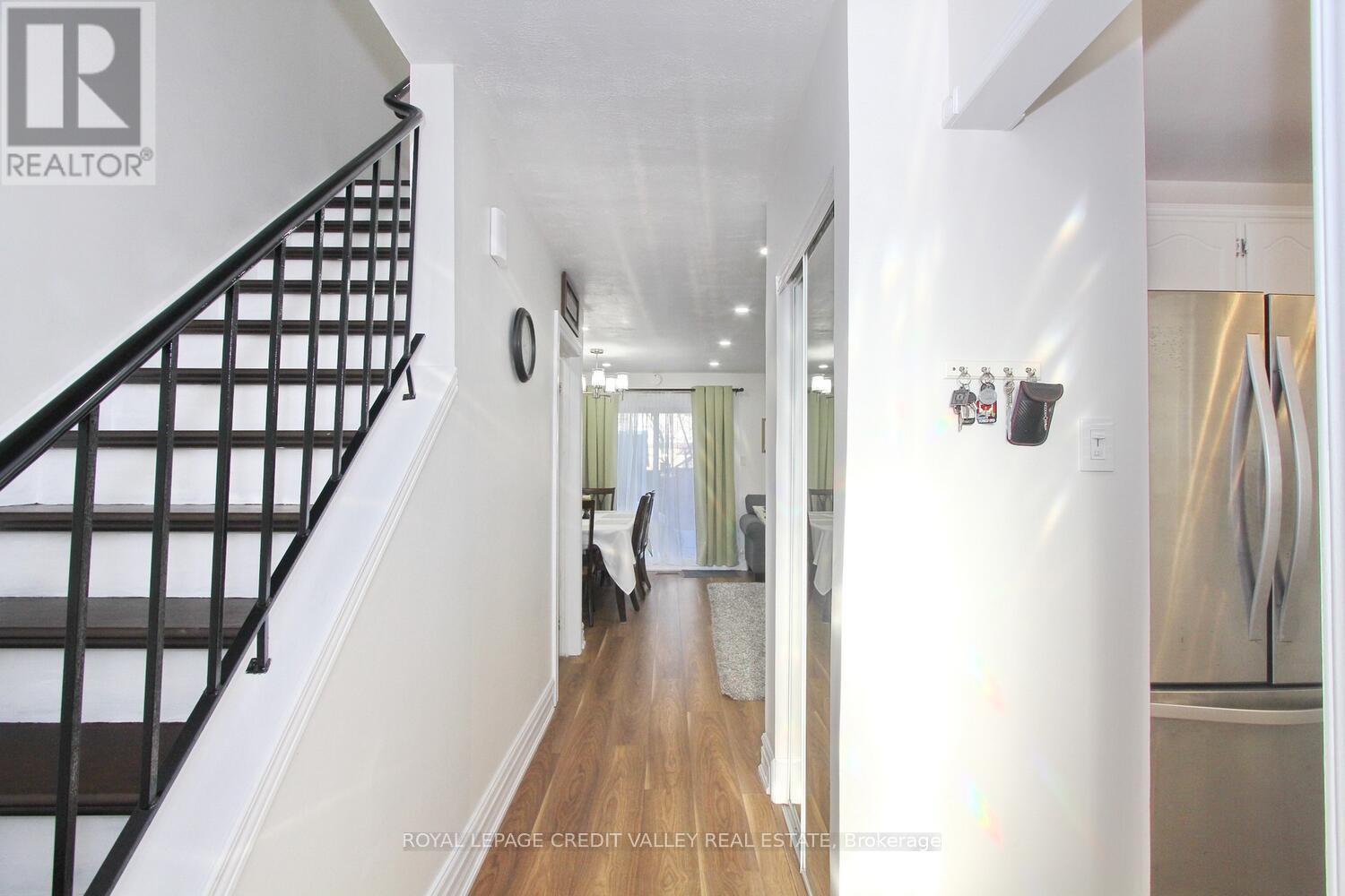 36 - 45 Hansen Road, Brampton, Ontario L6V 3C5 - Photo 4 - W12798340