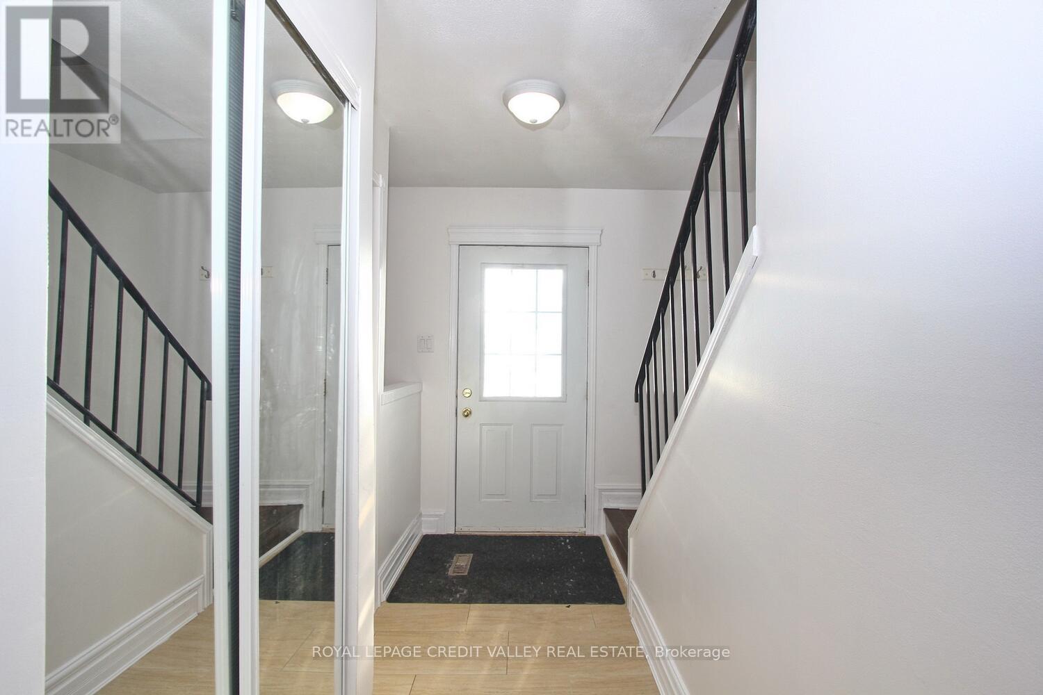 36 - 45 Hansen Road, Brampton, Ontario L6V 3C5 - Photo 5 - W12798340