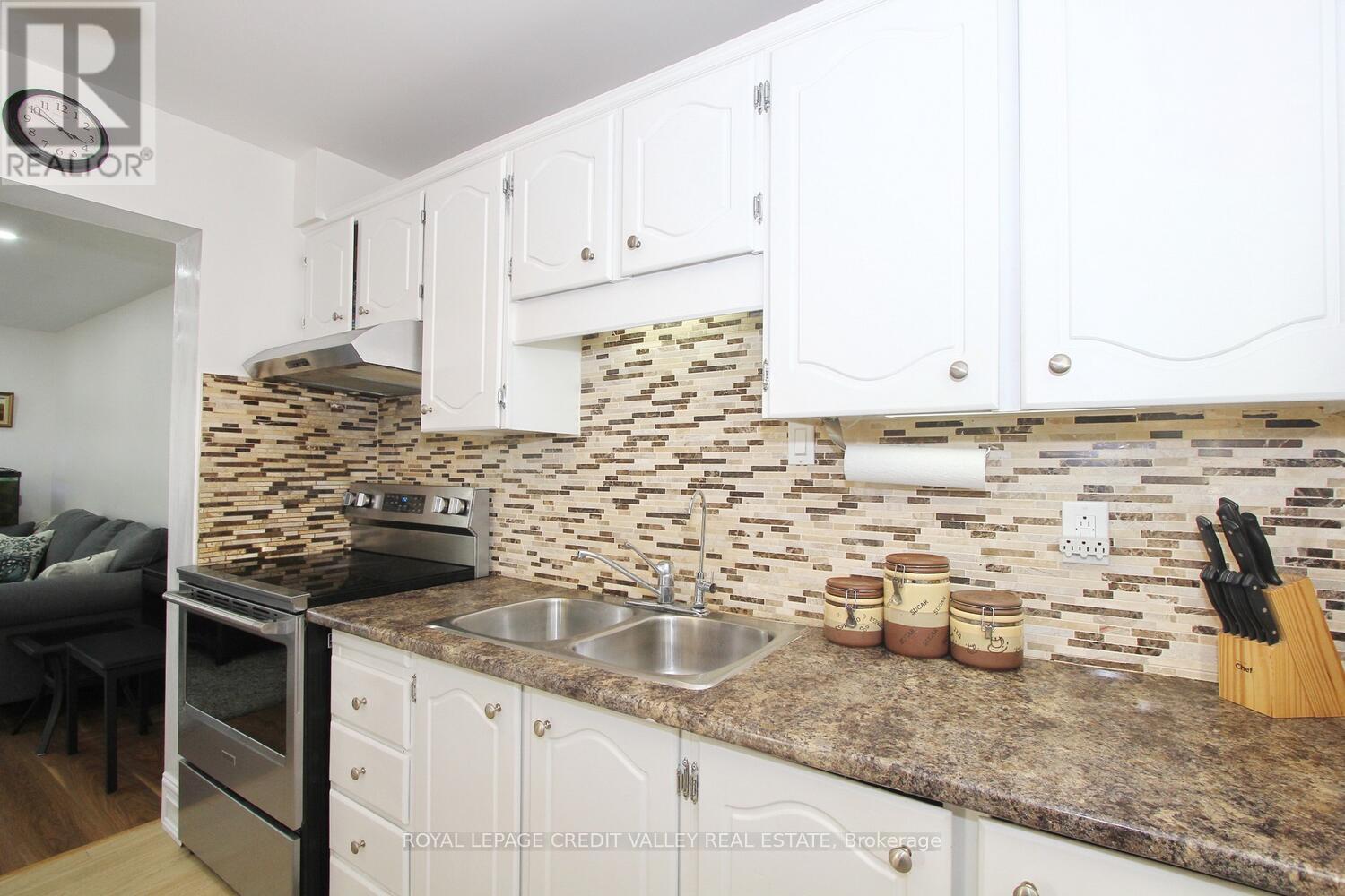 36 - 45 Hansen Road, Brampton, Ontario L6V 3C5 - Photo 7 - W12798340