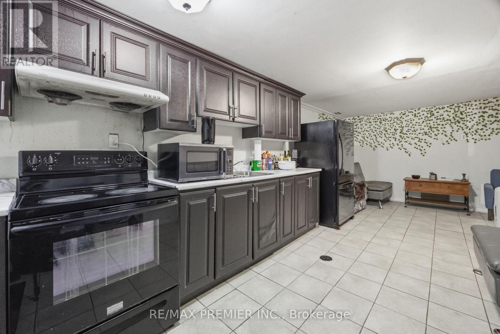 3783 Morning Star Drive, Mississauga, Ontario  L4T 1Y6 - Photo 31 - W12798352