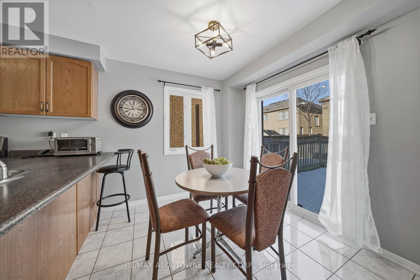 23 Arabia Gate, Brampton, Ontario  L6R 2N9 - Photo 12 - W12798394