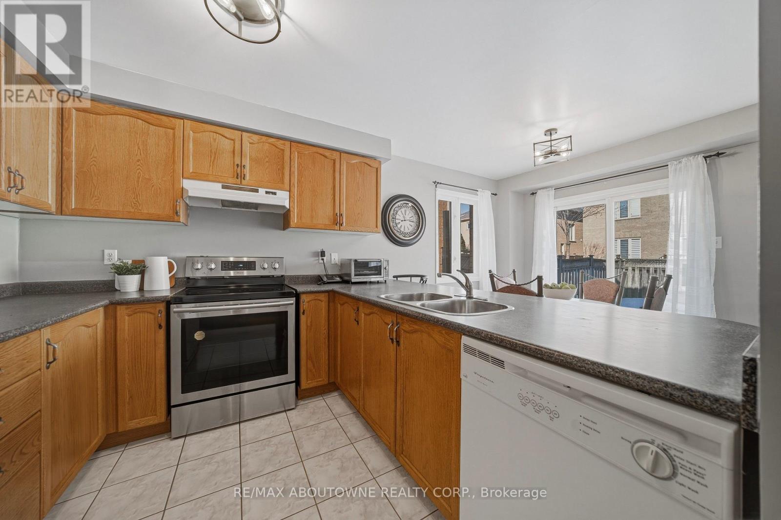 23 Arabia Gate, Brampton, Ontario  L6R 2N9 - Photo 14 - W12798394