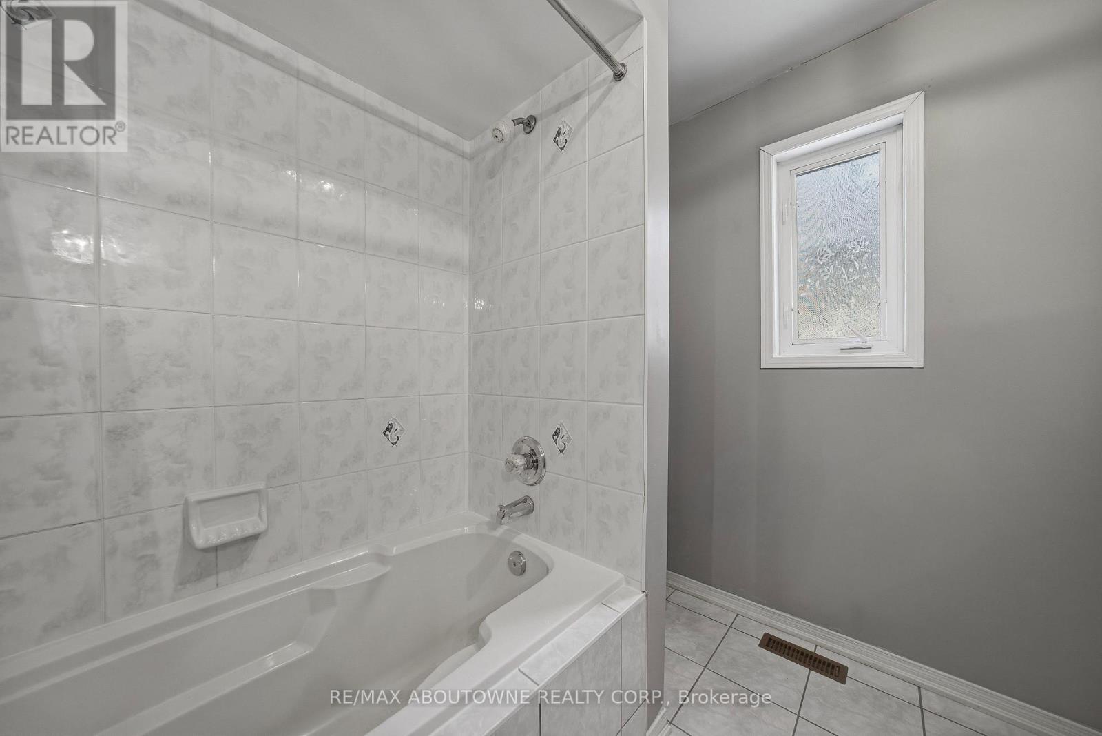 23 Arabia Gate, Brampton, Ontario  L6R 2N9 - Photo 28 - W12798394