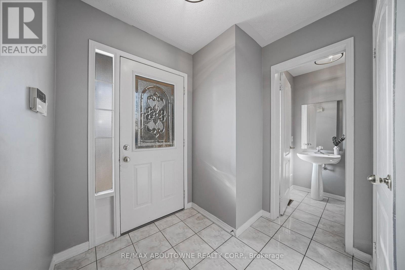 23 Arabia Gate, Brampton, Ontario  L6R 2N9 - Photo 3 - W12798394