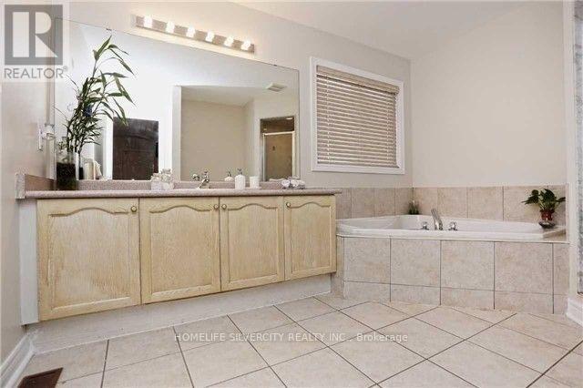 Upper - 26 Slessor Lane, Brampton, Ontario  L6P 1L8 - Photo 9 - W12798404