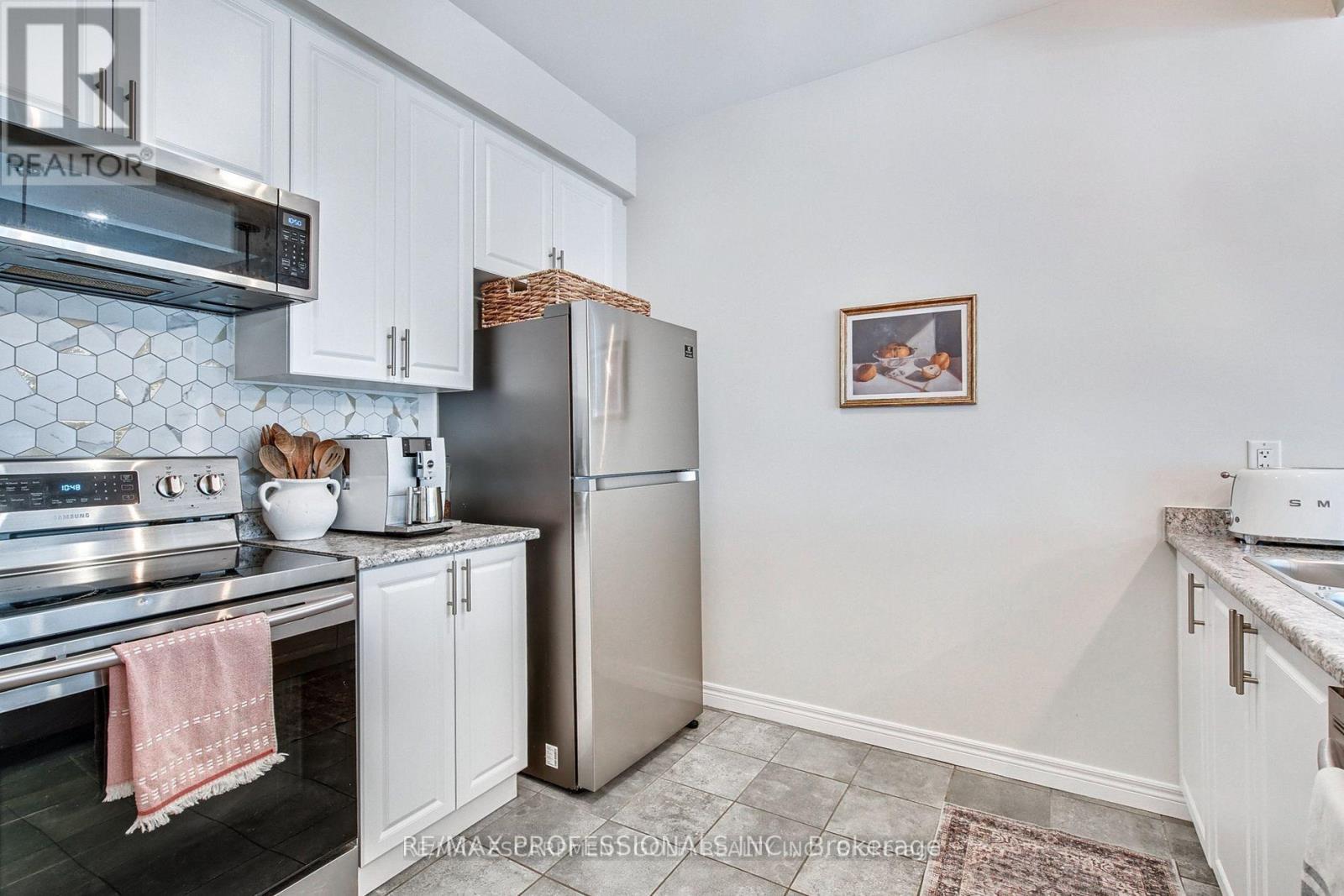 9 Pipe Avenue, Hamilton, Ontario  L9K 0J9 - Photo 9 - X12798164