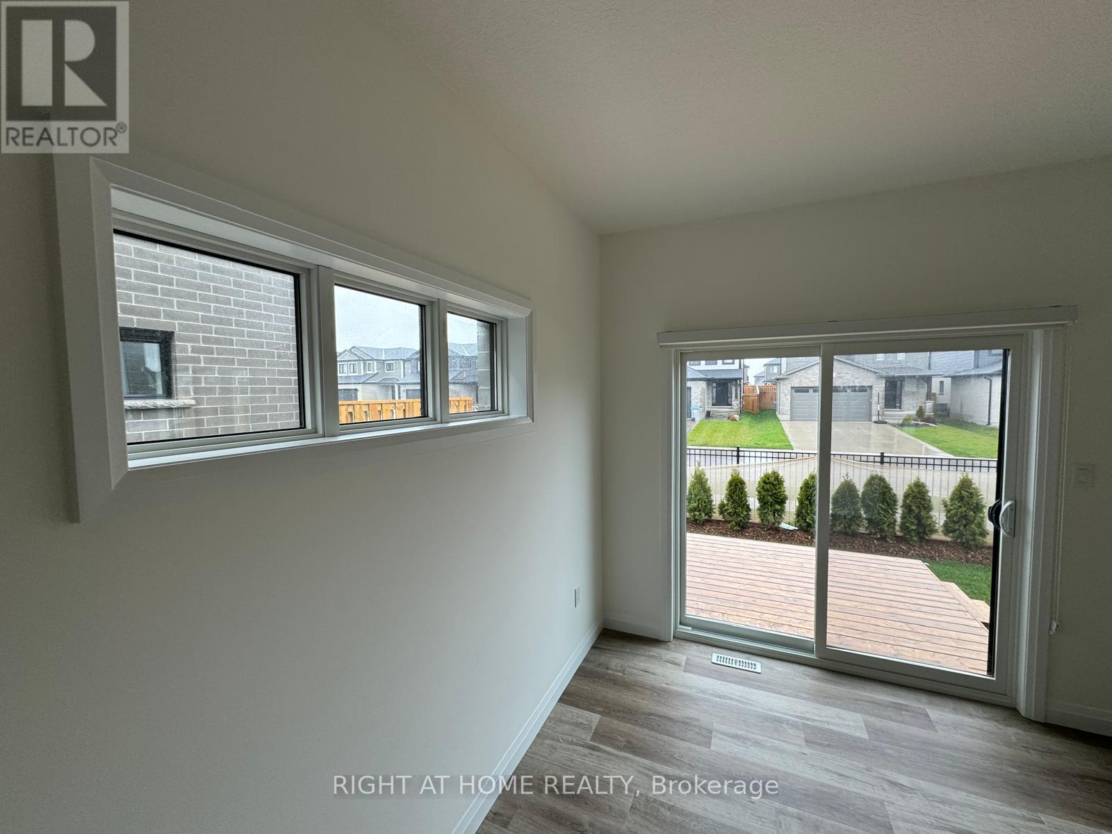 36 - 17 Nicholson Street, Lucan Biddulph, Ontario  N0M 2J0 - Photo 5 - X12798210