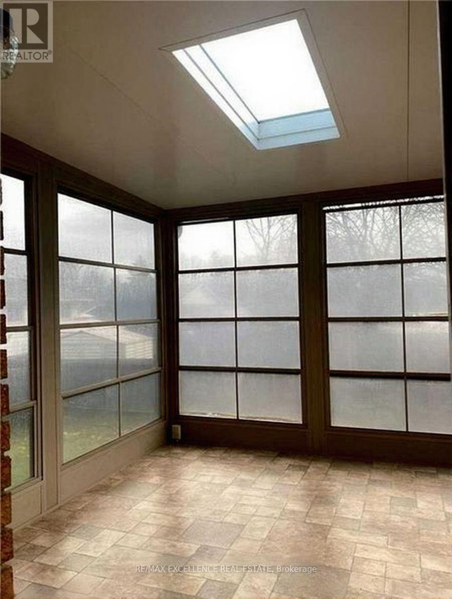 7 Dunnett Boulevard, Belleville (Belleville Ward), Ontario  K8P 4M4 - Photo 7 - X12798226