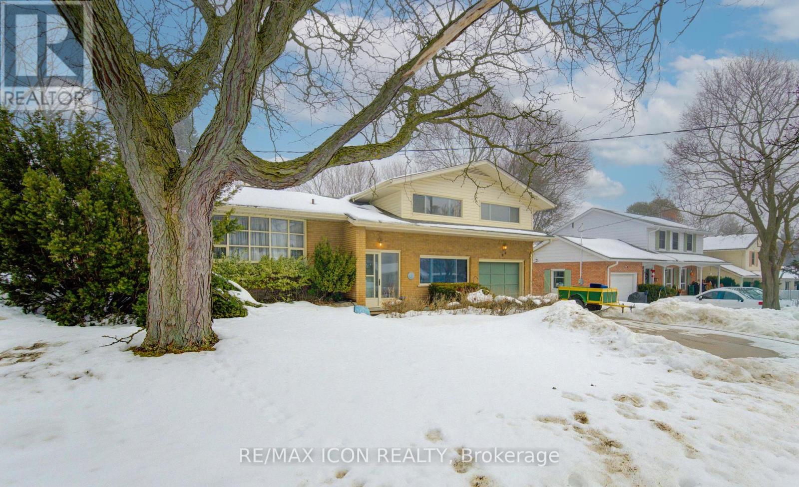 26 Deerpark Crescent, Kitchener, Ontario  N2M 4R2 - Photo 2 - X12798250