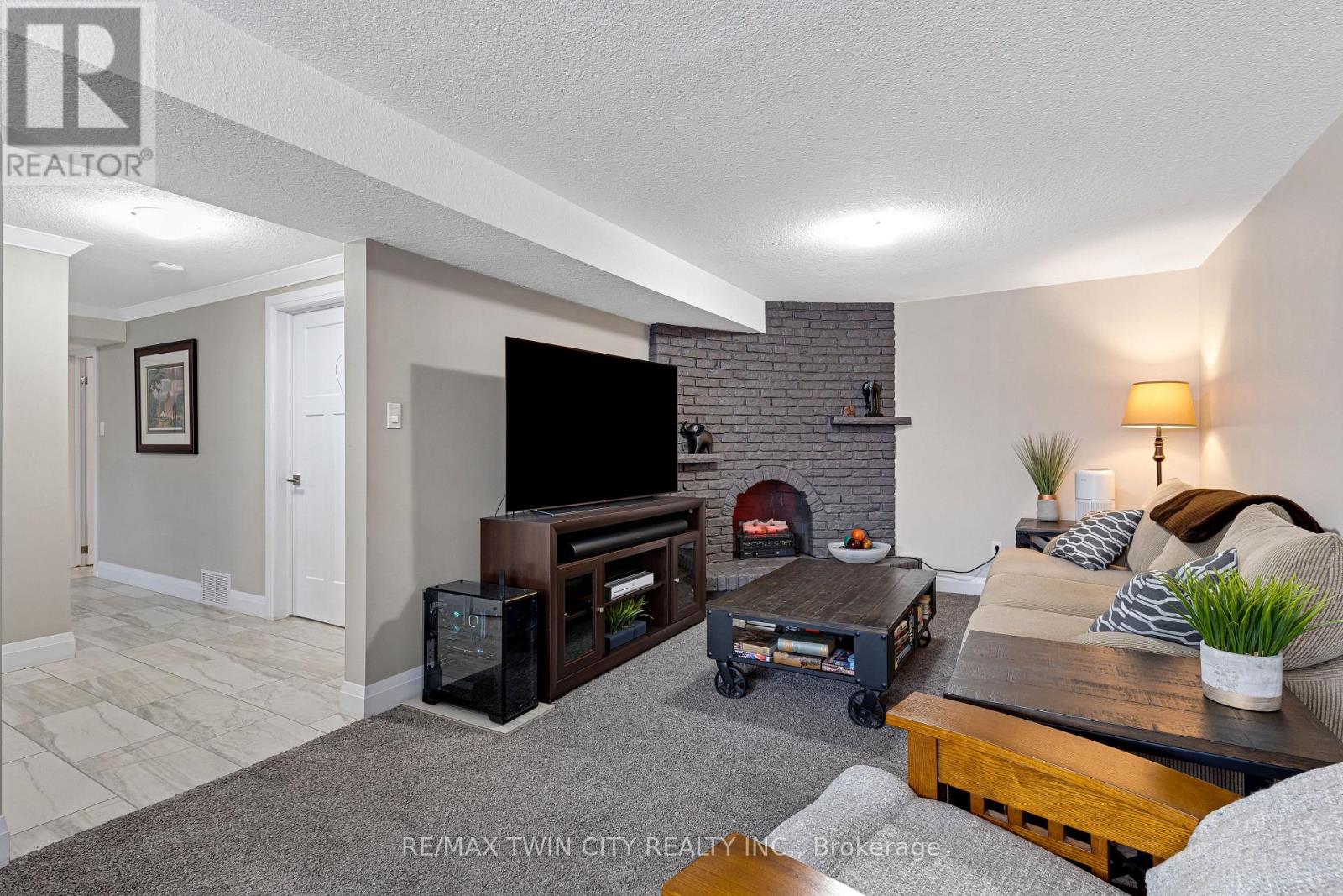 31 Dayman Court, Waterloo, Ontario  N2M 3A1 - Photo 28 - X12798328