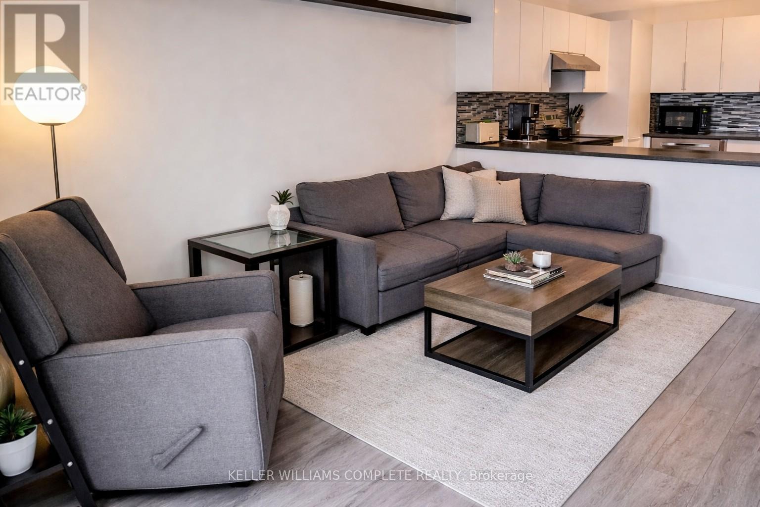 105 - 400 York Boulevard, Hamilton, Ontario  L8R 3M5 - Photo 2 - X12798356