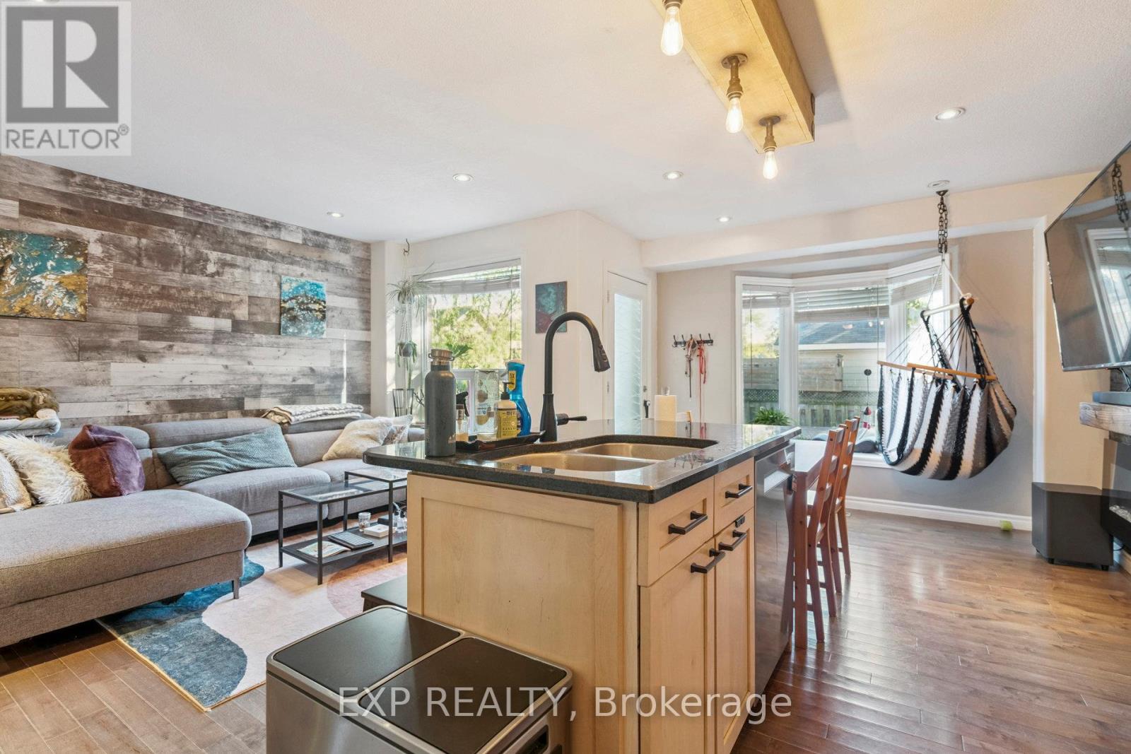 27 Pettit Street, Hamilton, Ontario  L8E 5V7 - Photo 18 - X12798386