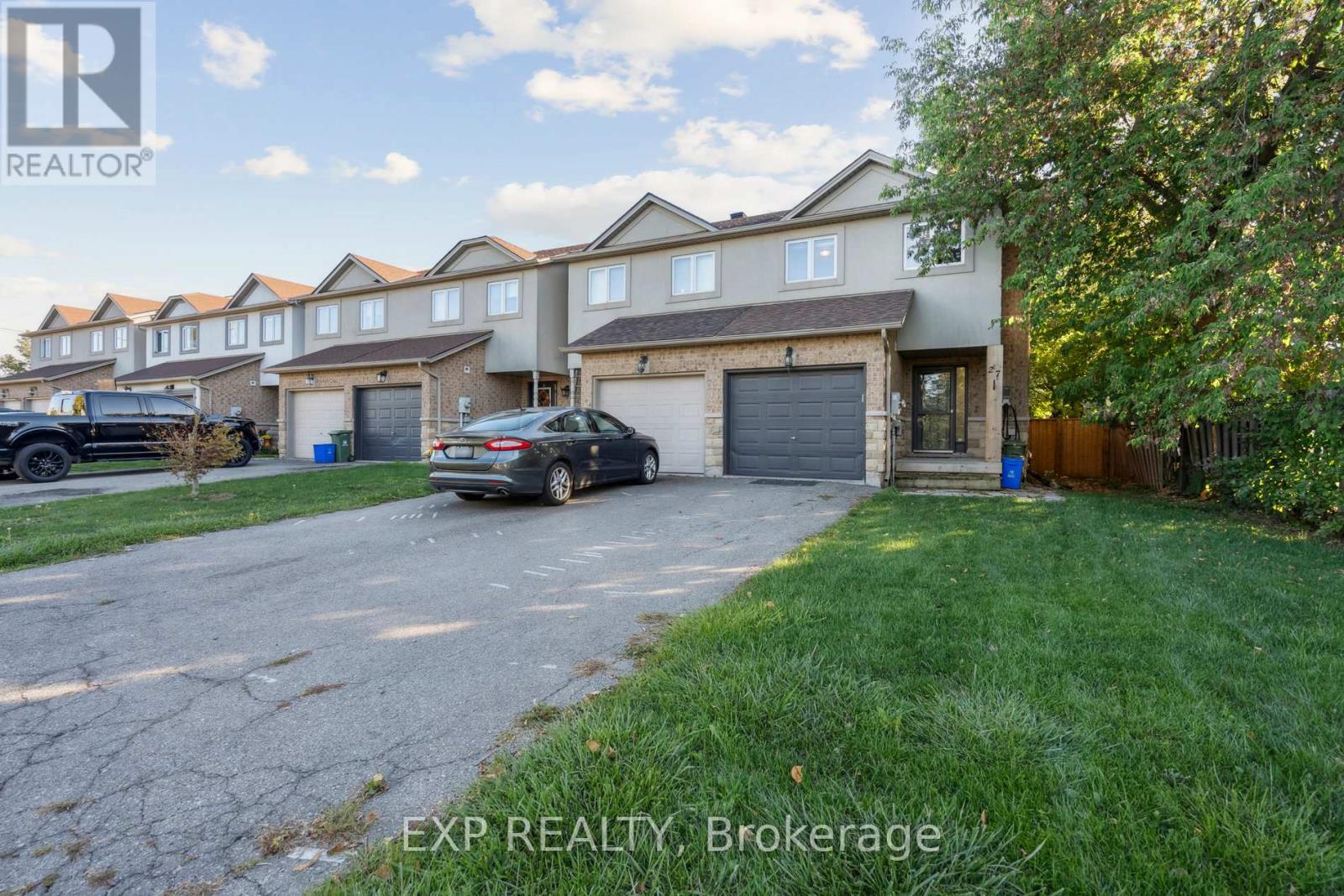 27 Pettit Street, Hamilton, Ontario  L8E 5V7 - Photo 3 - X12798386