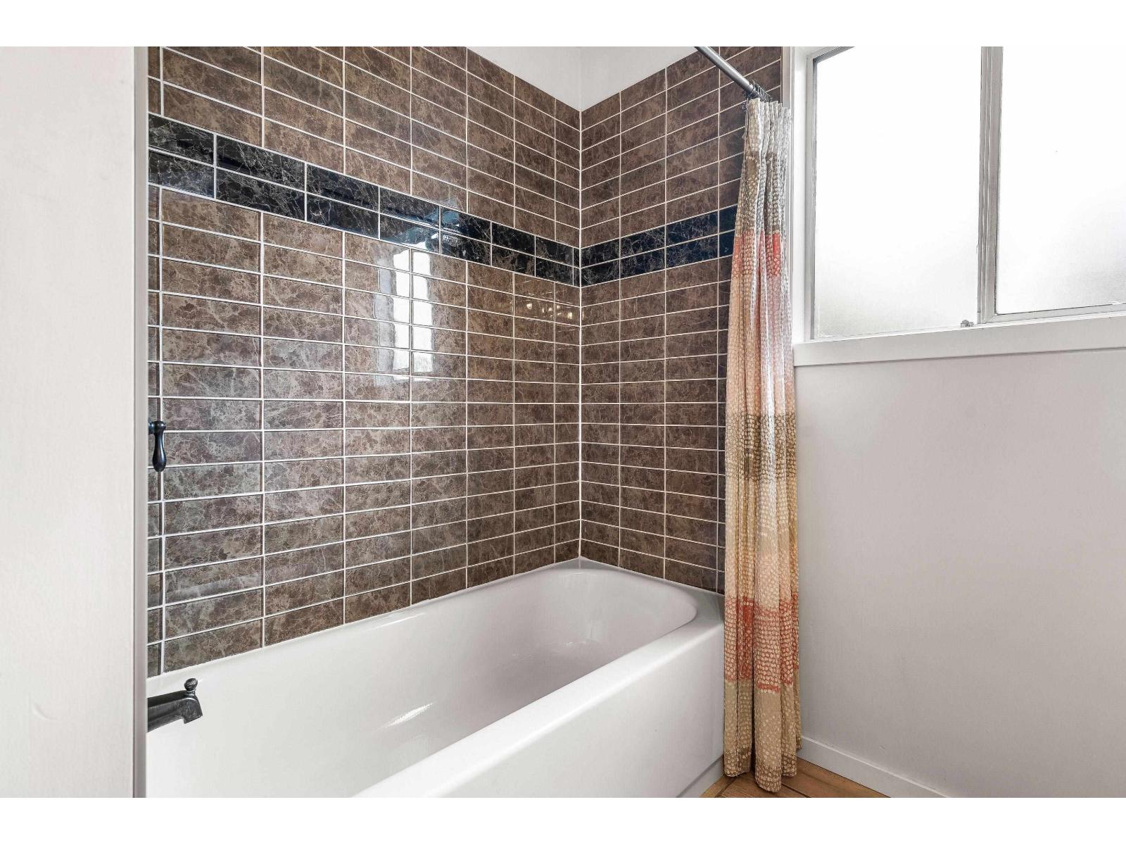 31949 Silverdale Avenue, Mission, British Columbia  V2V 2L2 - Photo 26 - R3086437