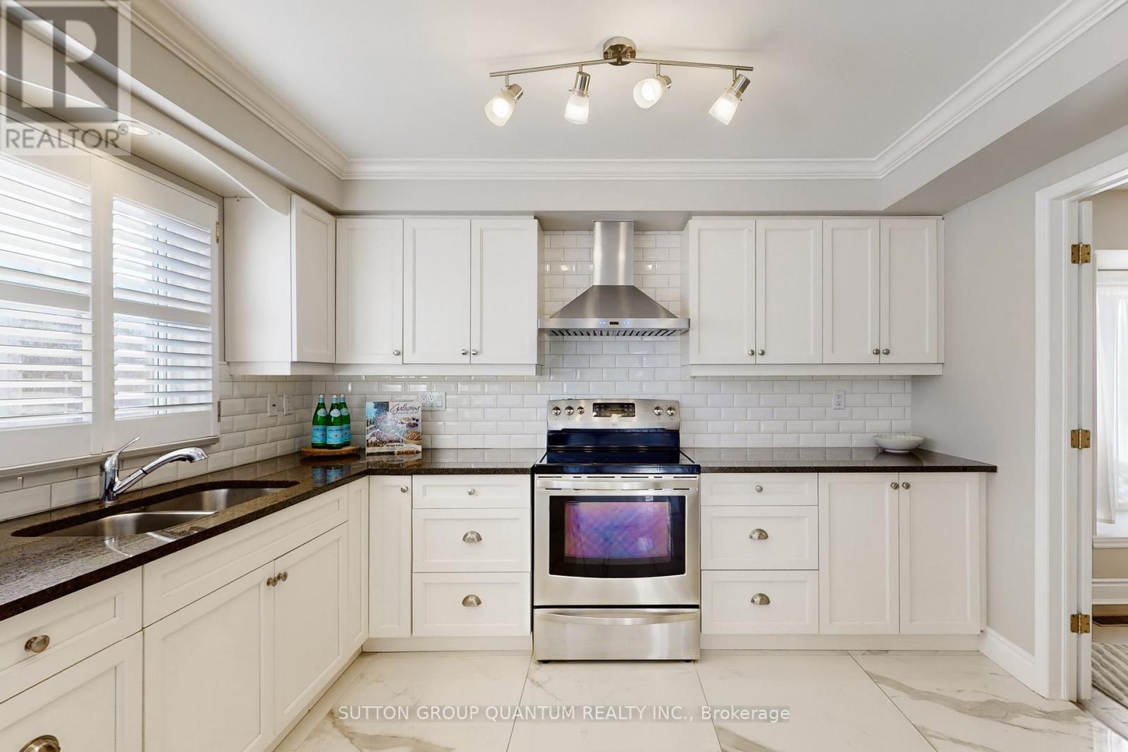 314 Leacock Avenue, Oakville, Ontario  L6H 5J1 - Photo 10 - W12756378