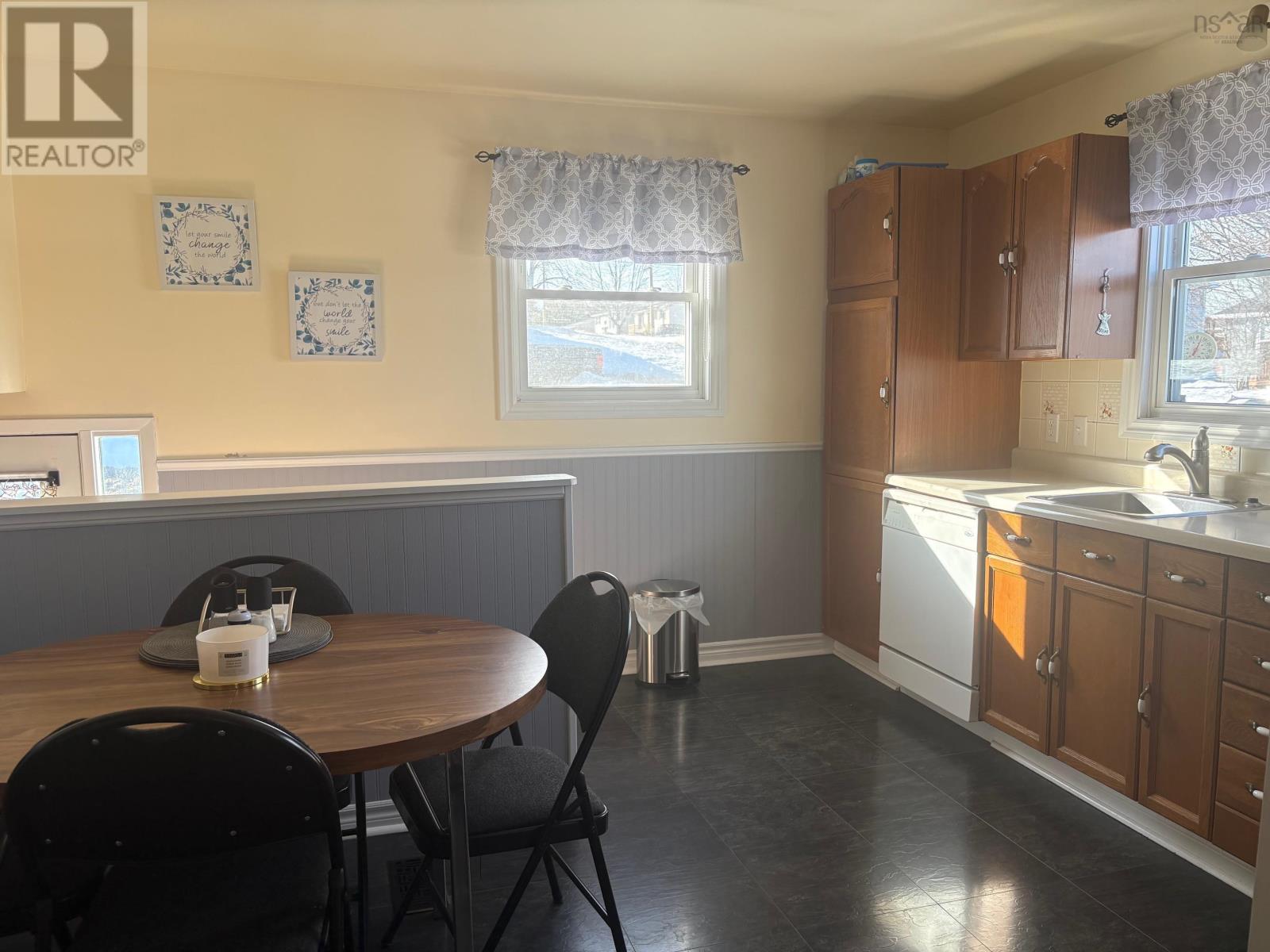 9 Terrace Avenue, Stellarton, Nova Scotia  B0K 1S0 - Photo 5 - 202602981
