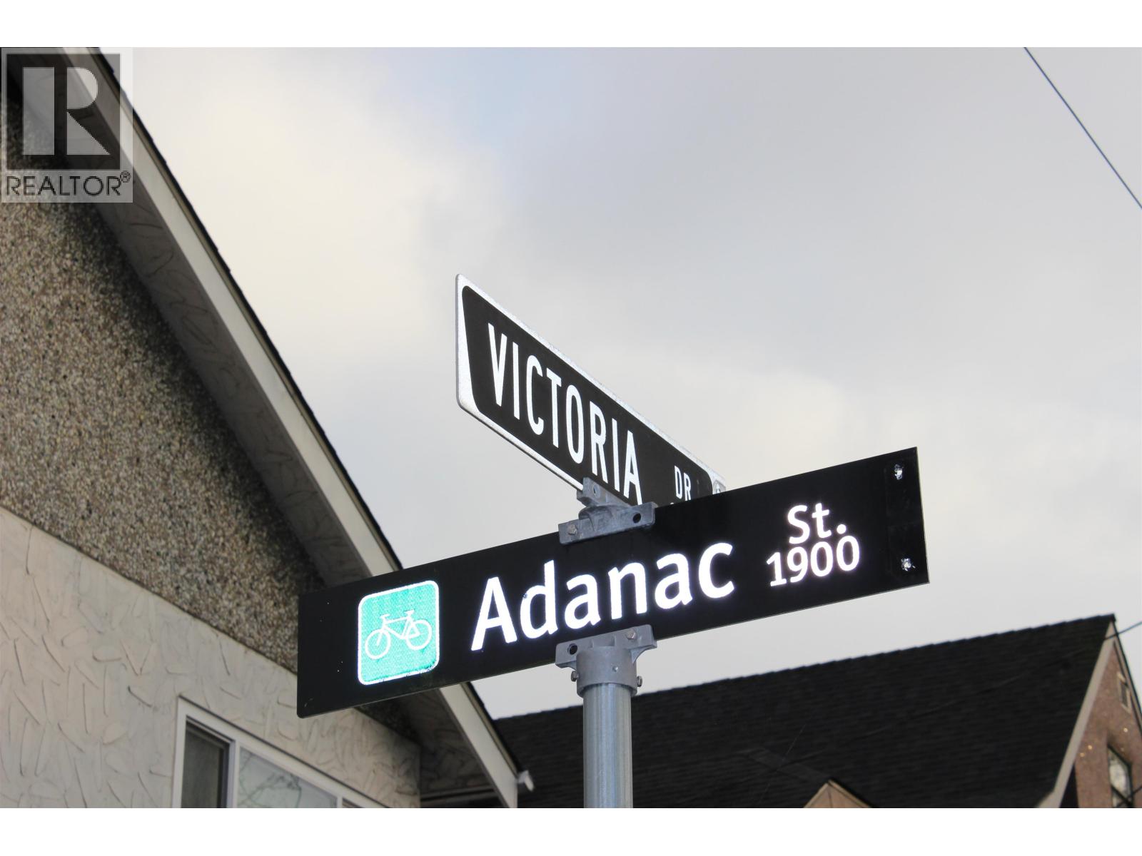 1925 Adanac Street, Vancouver, British Columbia  V5L 2E5 - Photo 2 - R3090475