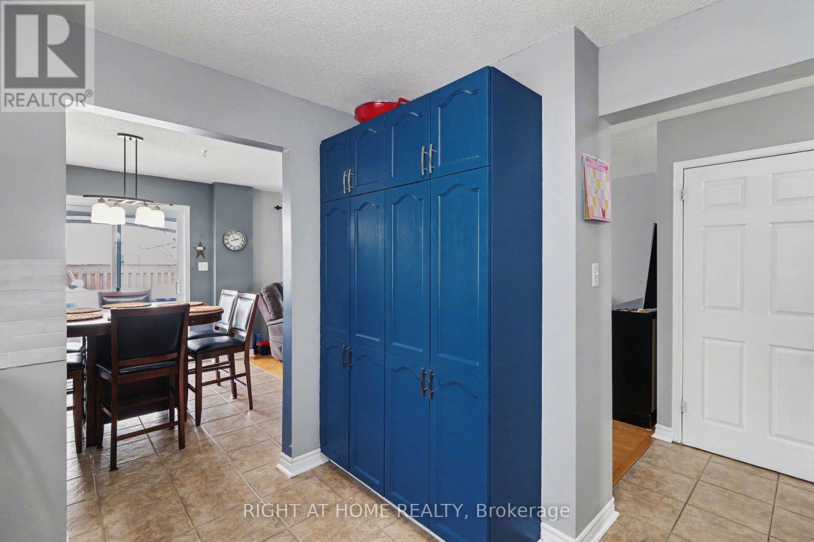 1050 Trillium Place, Clarence-Rockland, Ontario K4K 1T1 - Photo 12 - X12798426