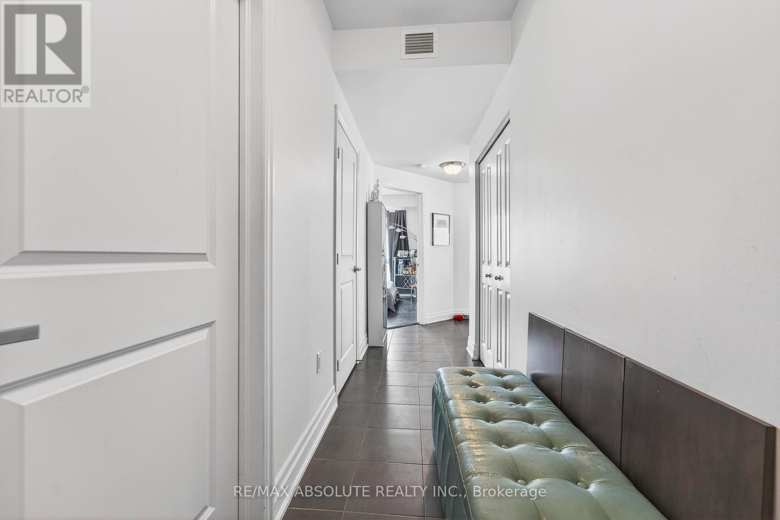 1209 - 90 Landry Street, Ottawa, Ontario  K1L 0A9 - Photo 4 - X12798470