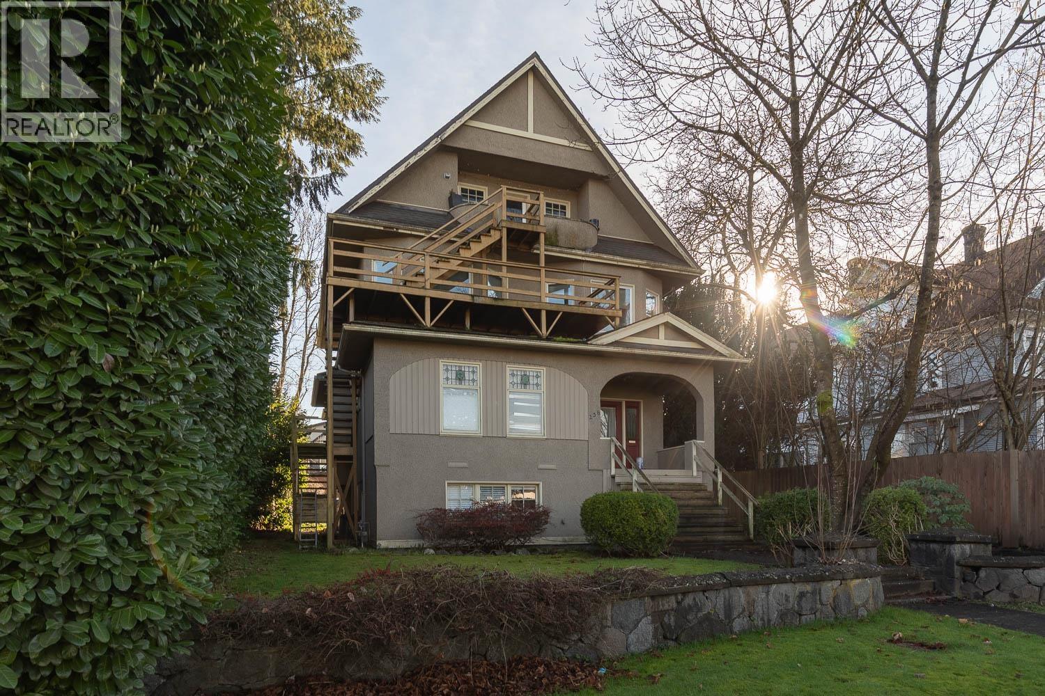 236 W 12TH AVENUE, Vancouver, British Columbia