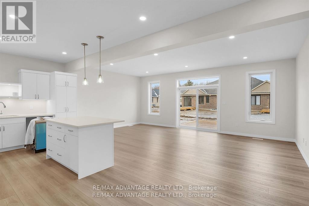 107 Cortland Terrace, St. Thomas, Ontario  N5R 0P8 - Photo 6 - X12707892