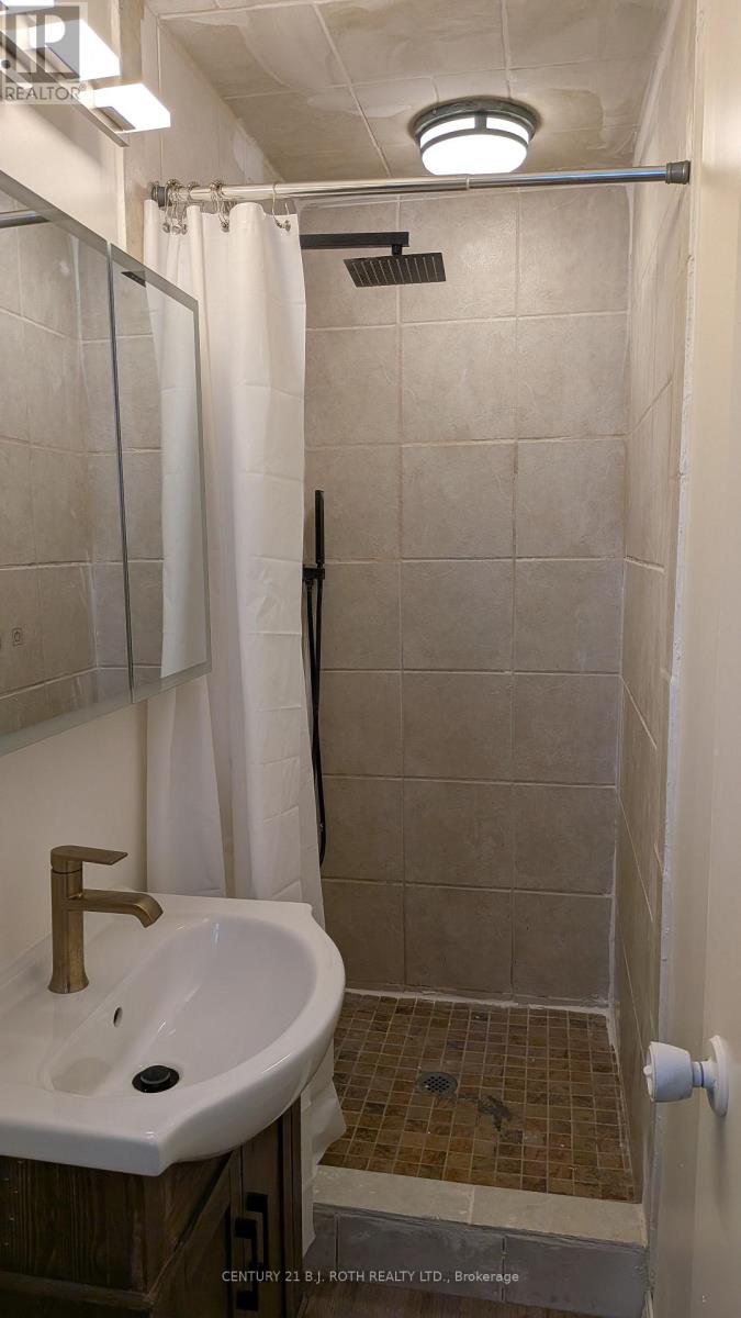 B - 20 Meadowland Avenue, Barrie, Ontario  L4N 2Y4 - Photo 17 - S12645326