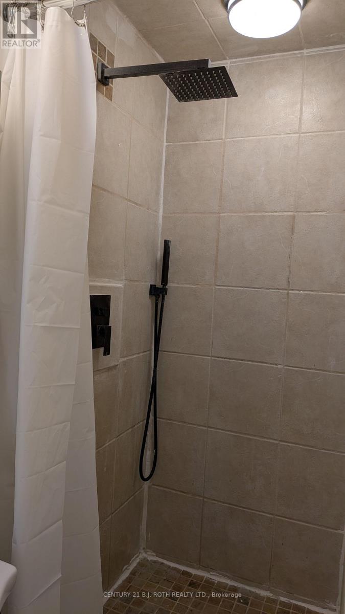 B - 20 Meadowland Avenue, Barrie, Ontario  L4N 2Y4 - Photo 16 - S12645326